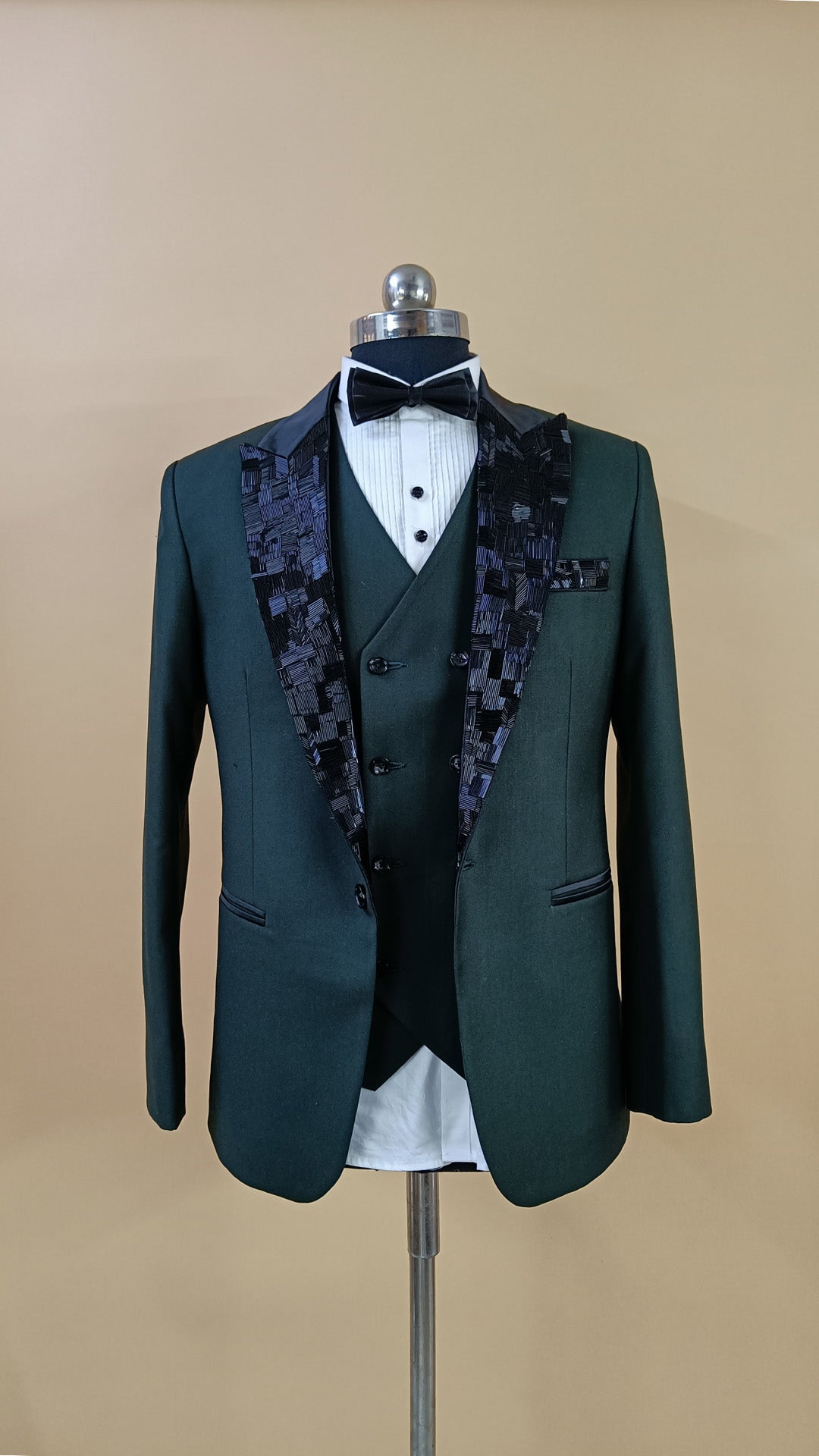 Buy Wedding Outfits Hand Embroidered Green Cut-Dana Lapel Tuxedo Set - Buyweddingoutfits